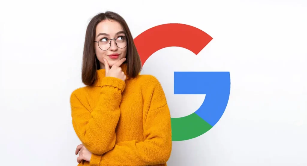 Femme pensive en pull orange devant le logo de Google, symbole de créativité et d'innovation numérique.