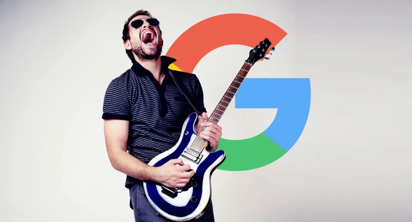 Homme souriant en lunettes de soleil jouant de la guitare devant un logo coloré de Google.