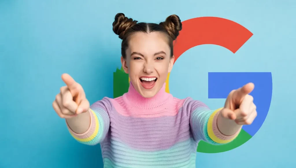 Jeune femme souriante avec un pull coloré, pointant vers le spectateur devant un arrière-plan bleu et un logo Google.