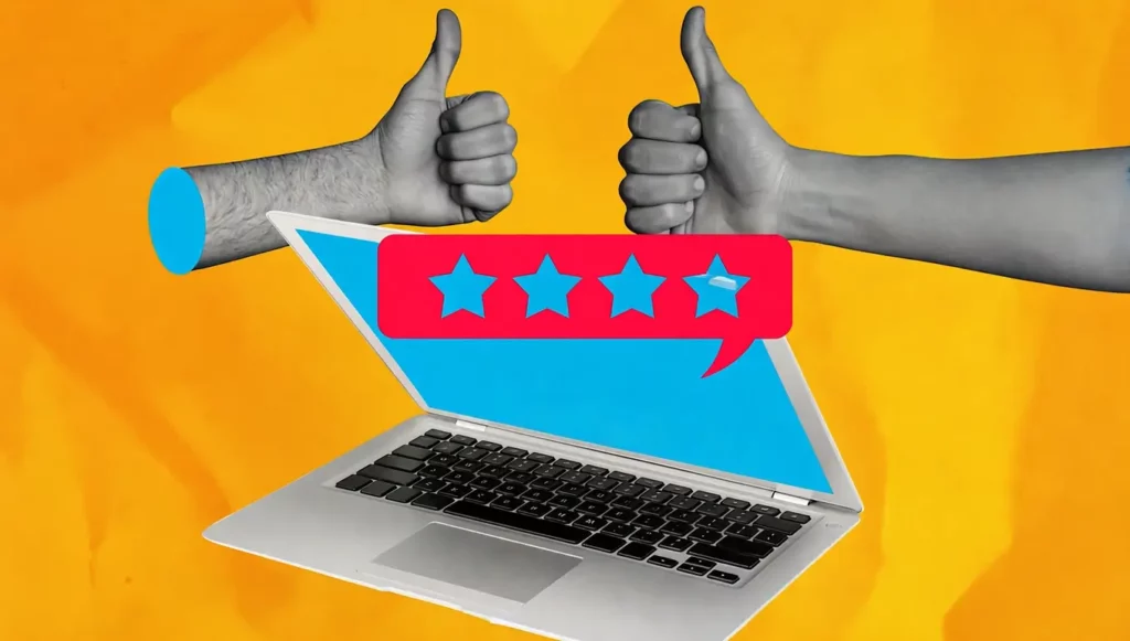 Deux mains faisant un pouce levé en arrière-plan d'un ordinateur portable avec des étoiles et un message des critiques.