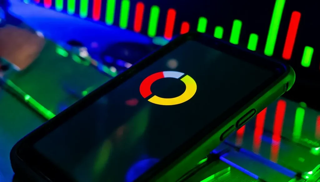 Smartphone affichant un logo coloré sur fond noir avec des lumières LED multicolores en arrière-plan.