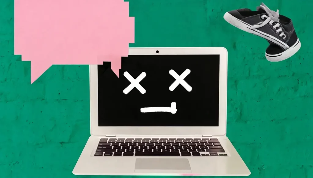 Ordinateur portable avec un écran noir affichant un visage triste, un nuage de dialogue rose et une chaussure enlevée.